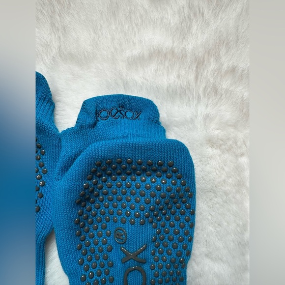 Vibrant Blue Toe Socks - Picture 4 of 4